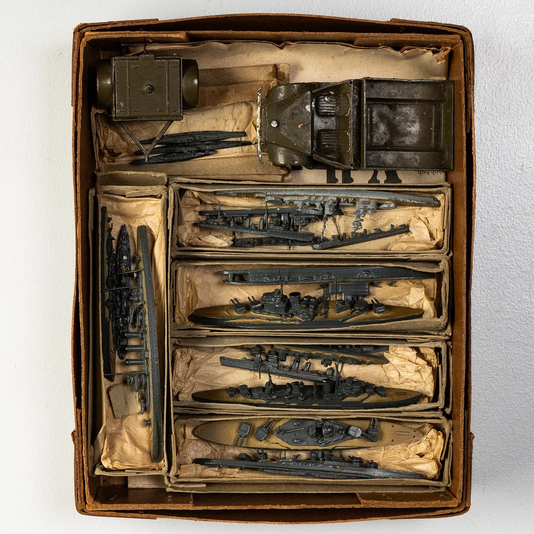 LEAD WATERLINE WAR SHIPS. — Other toys — Griffin’s Auctioneers