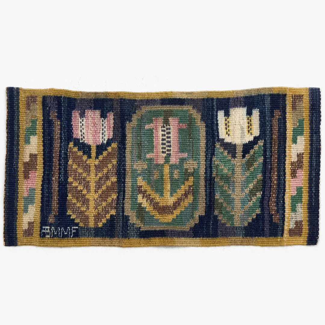 MÄRTA MÅÅS-FJETTERSTRÖM (1873-1941). Vävnad, "Medaljongerna", signerad AB MMF. — Textiles — Crafoord Auktioner Stockholm