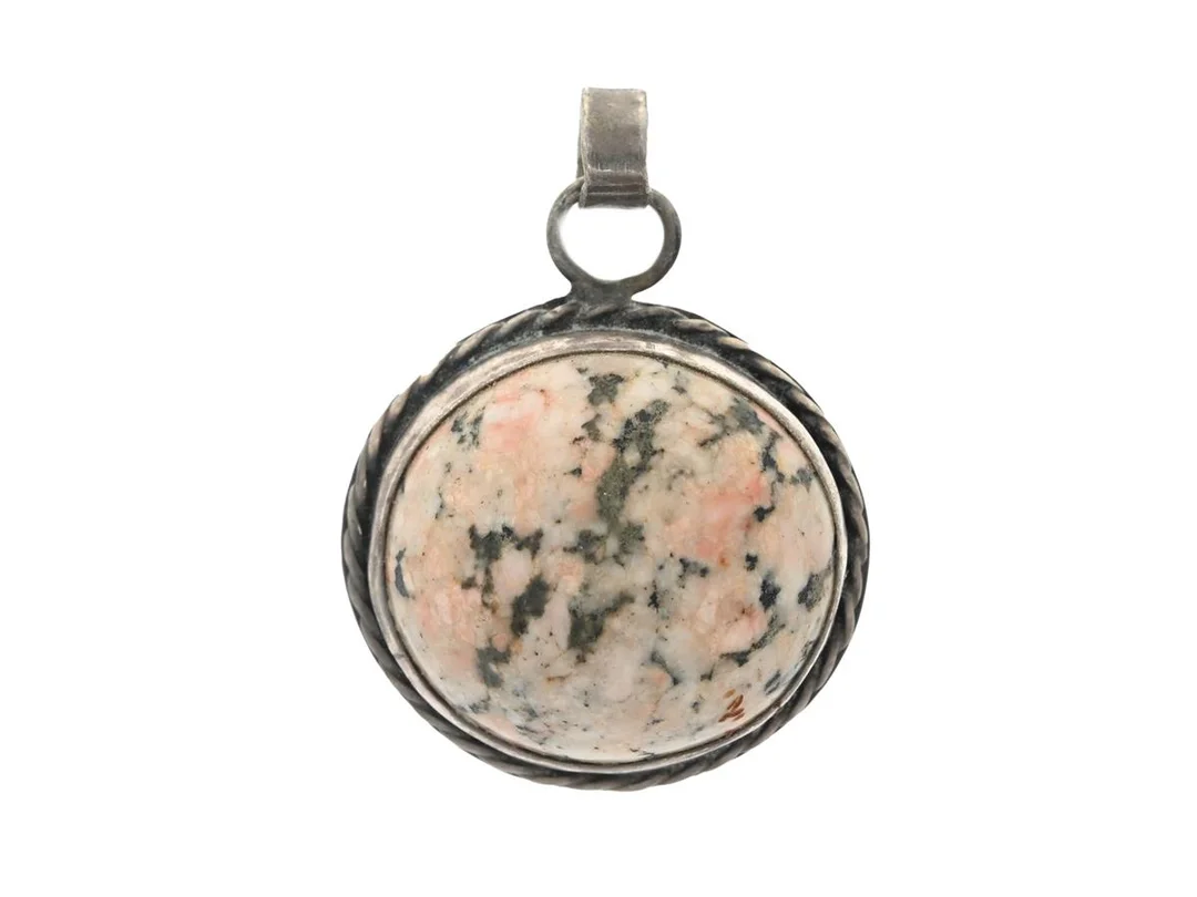 HÄNGE, sterlingsilver, natursten, 1988, höjd 3,5 cm, vikt ca 14,5 g. — Smycken/Hänge — Kaplans