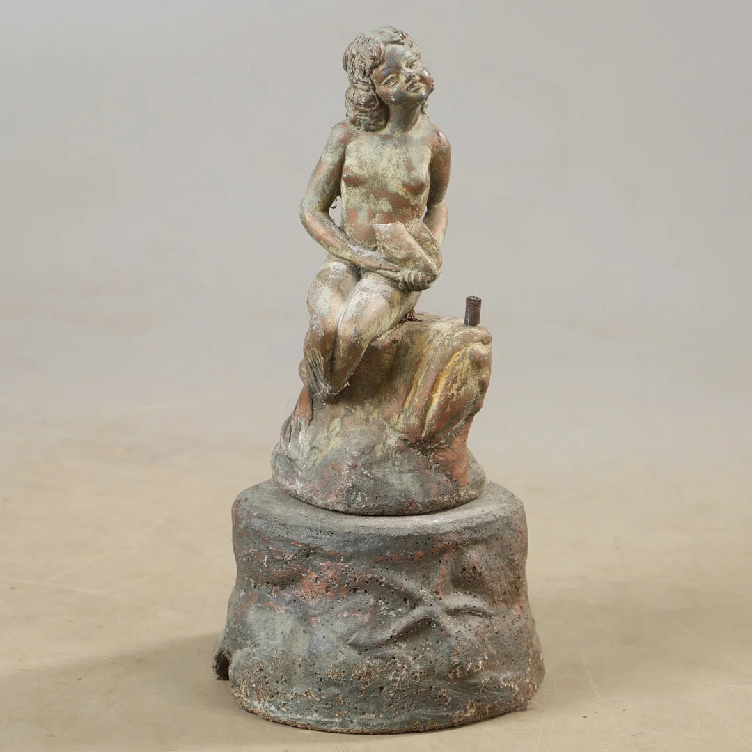 GINO MANCA. Fontänskulptur, 1900-talets andra hälft. — Garden Sculptures & Urns — Helsingborgs Auktionskammare