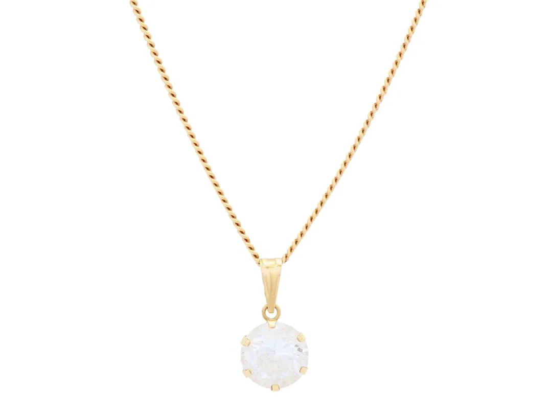 HÄNGE MED KEDJA, 18K guld, vit sten, pansarlänk, längd 51 cm, vikt 6,1 g. — Smycken/Enstenshänge — Kaplans