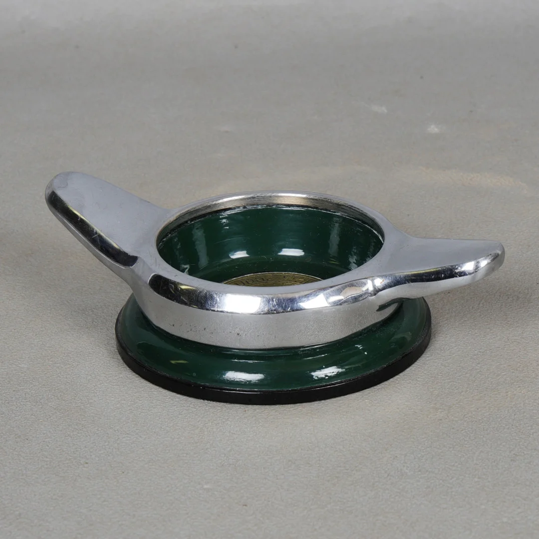 A RUDGE WHITWORTH CHROME PLATED SPINNER CONVERTED TO AN ASHTRAY. — Automobilia & Transport — Bishop & Miller