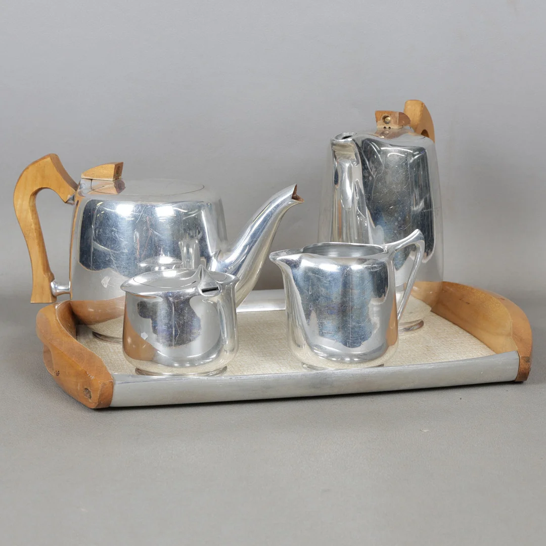 A PICQUOT WARE FIVE PIECE TEA SET (5). — Other metals — Bishop & Miller