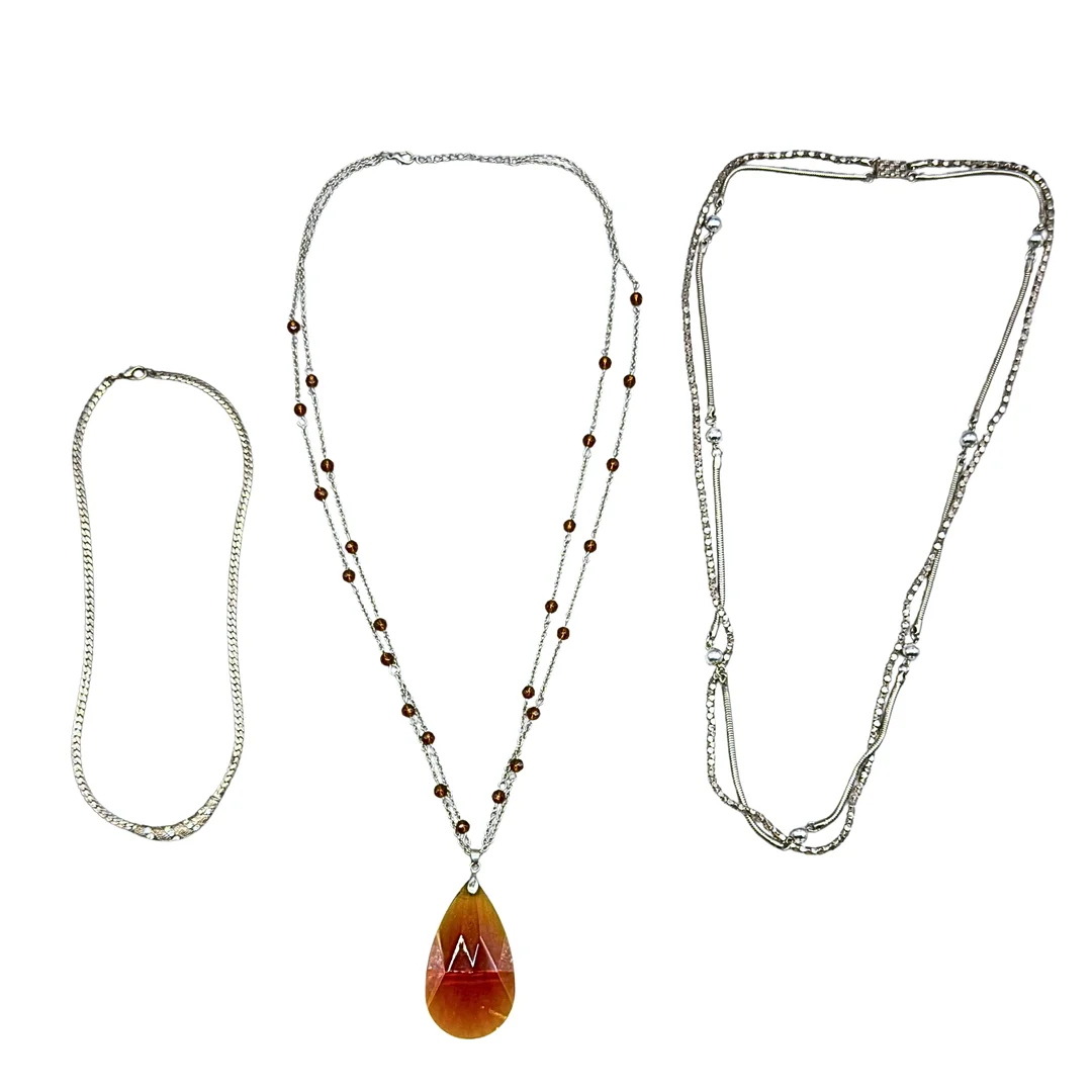 SCHMUCKSET AUS ZWEI DOPPELKETTEN UND EINER GLIEDERKETTE. — Jewellery — Auktionshaus Stuber's Hammerschlag