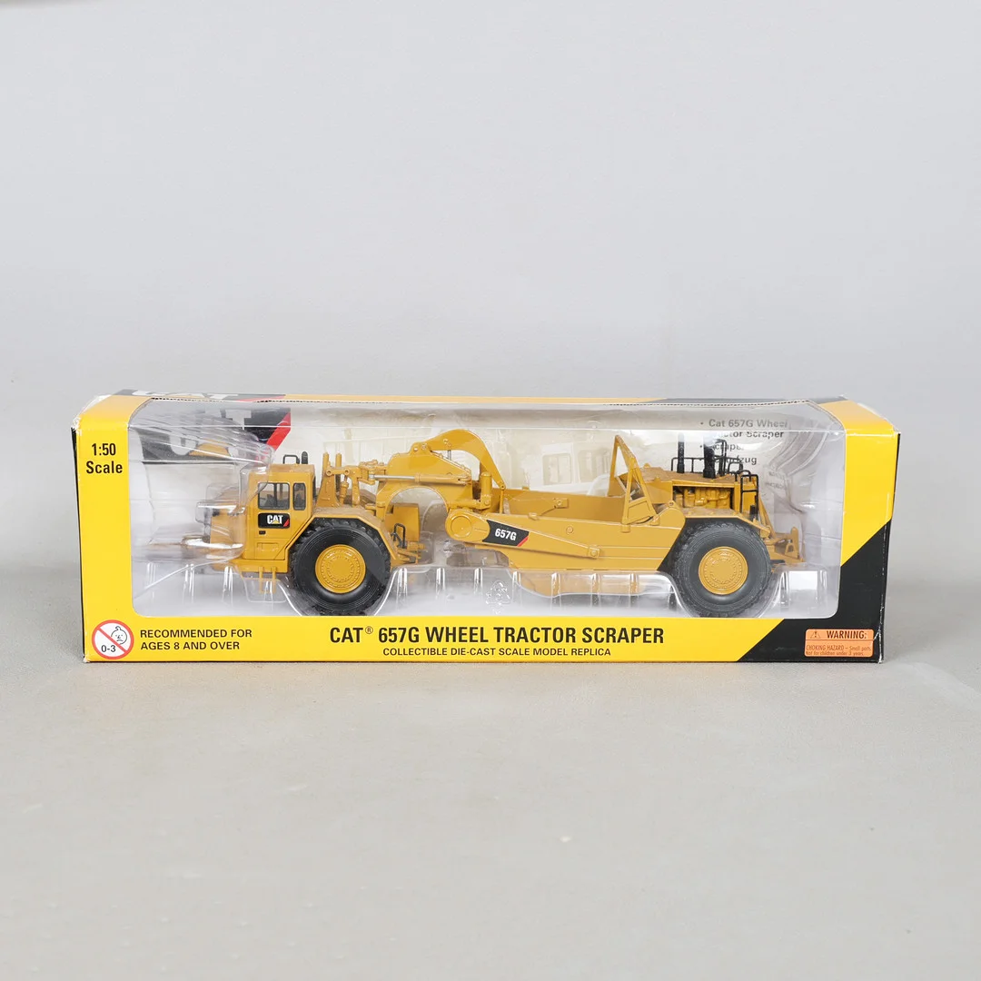 A NORSCOT DIE CAST CAT 657G WHEEL TRACTOR SCRAPER. — Model cars — Bishop & Miller