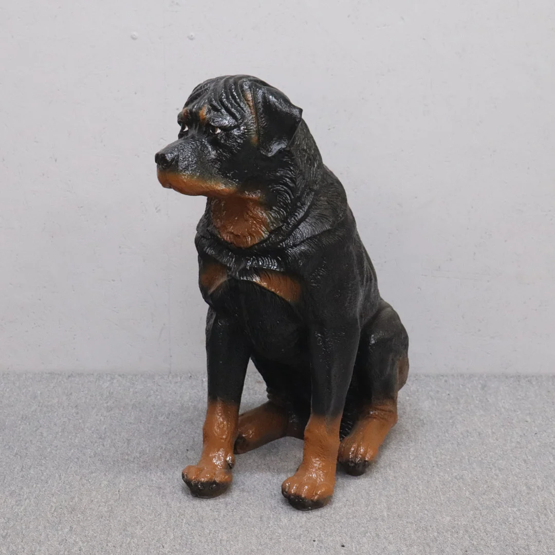 ROTTWEILER, stor skulptur i bemålat harts/glasfiber. — Miscellaneous — Markus Auktioner