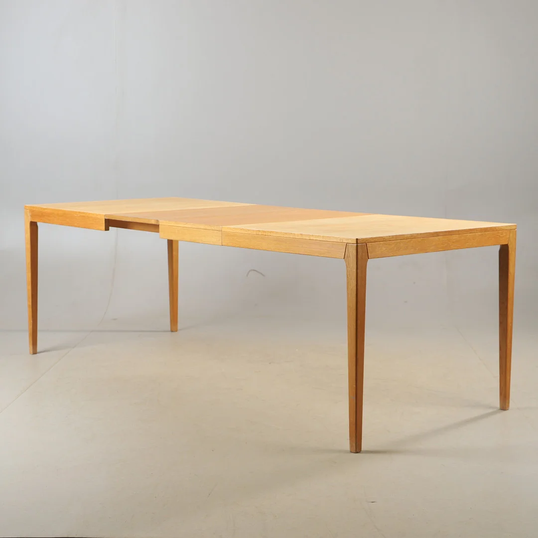 ERIK WÖRTZ. Matbord, "Viborg", ek, IKEA, 1900-talets mitt. — Dining tables — Helsingborgs Auktionskammare