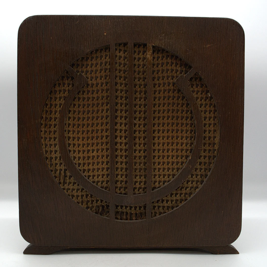 LAUTSPRECHER ANTIK 30ER JAHRE DEUTSCH HOLZ MIT EICHENFURNIER UND ORIGINAL STOFFBEZUG. — Audio, Vinyl & Hi-Fi — Kunst- und Auktionshaus Kleinhenz