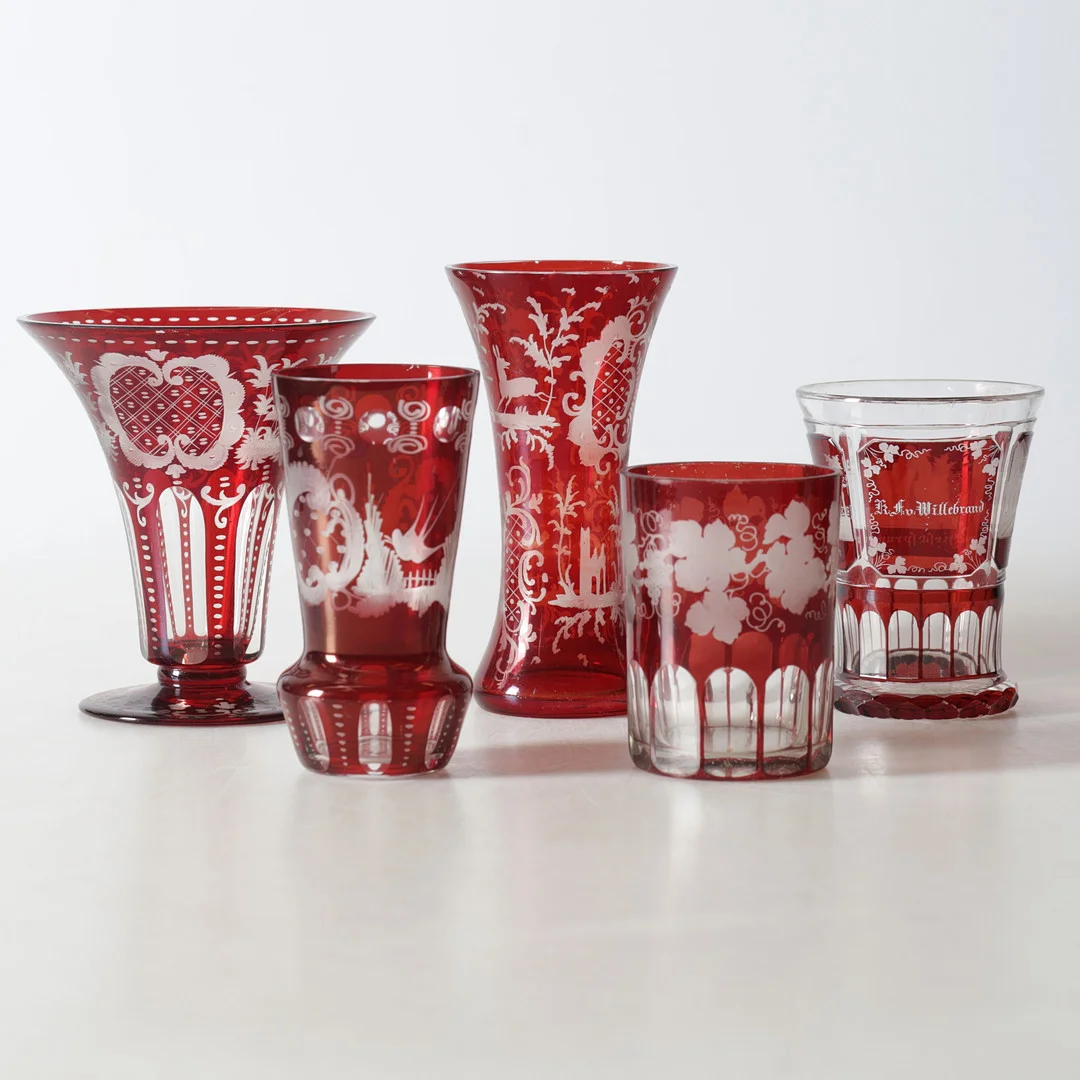 VASER, samt glas, 5 delar, Böhmen, 1900-tal. — Utility glass — Gomér & Andersson Nyköping