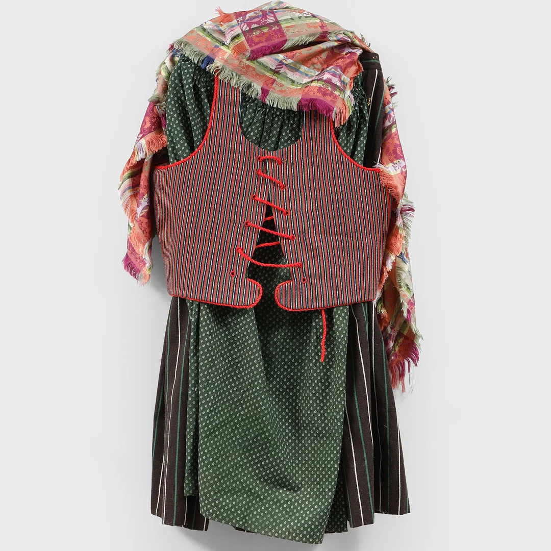 FOLKDRÄKT, 4 delar, Marks härad, sent 1900-tal. — Other — Göteborgs Auktionsverk