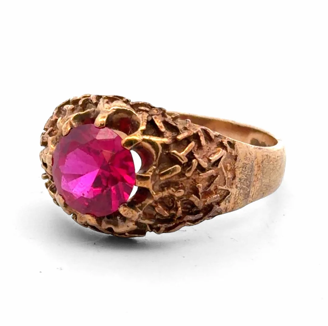 SYNTHETIC RUBY RING. — Rings — Griffin’s Auctioneers