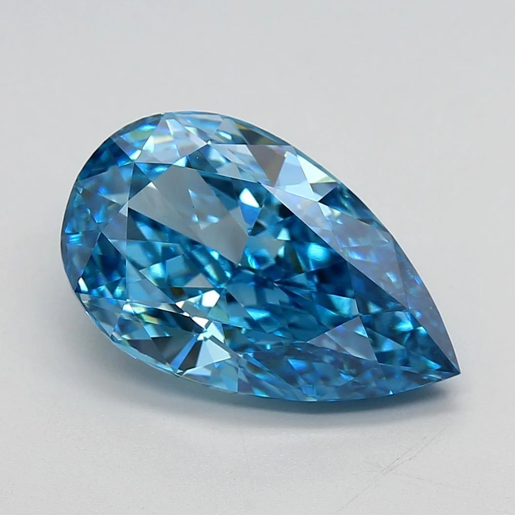 5,06 CT. , STRAHLEND BLAUER LOSER "PEAR"-DIAMANT, MIT LASERSIGNATUR. — Gemstones — Auktionshaus Blank