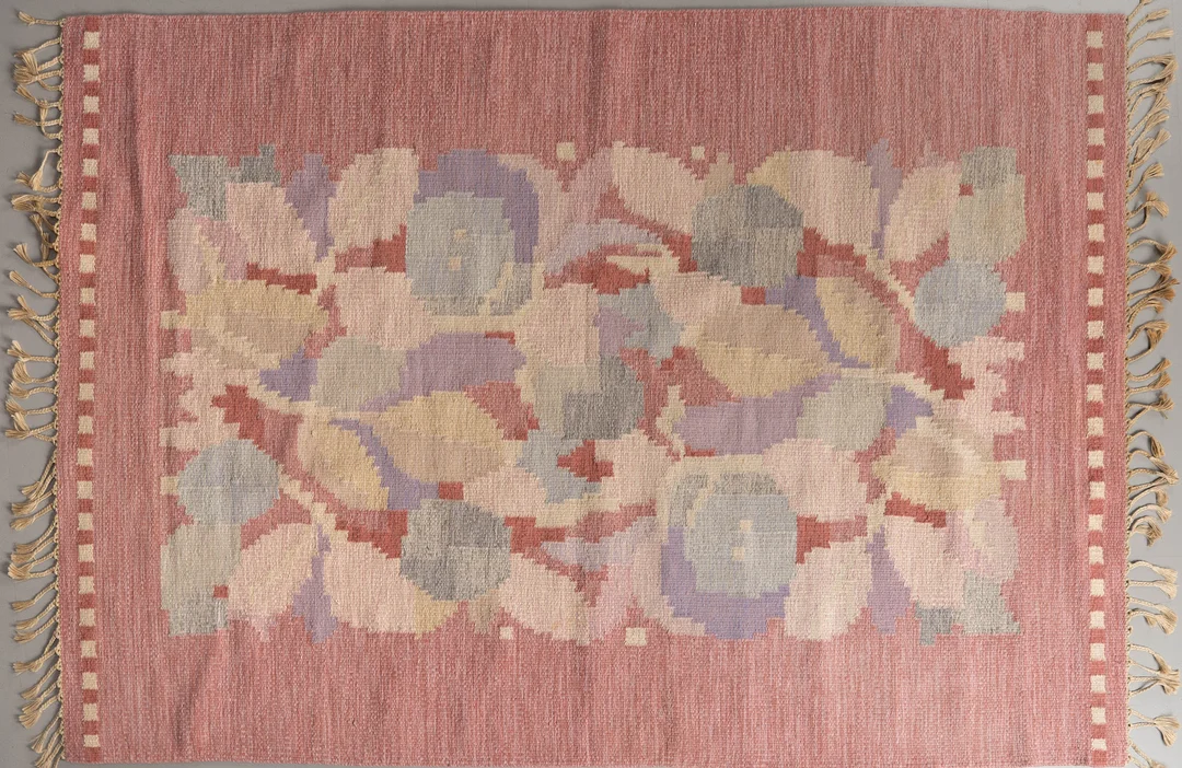INGEGERD SILOW. Röllakan Matta, 233 x 163 cm. Monogramsignerad. — European Carpets & Textiles — Norrlands Auktionsverk