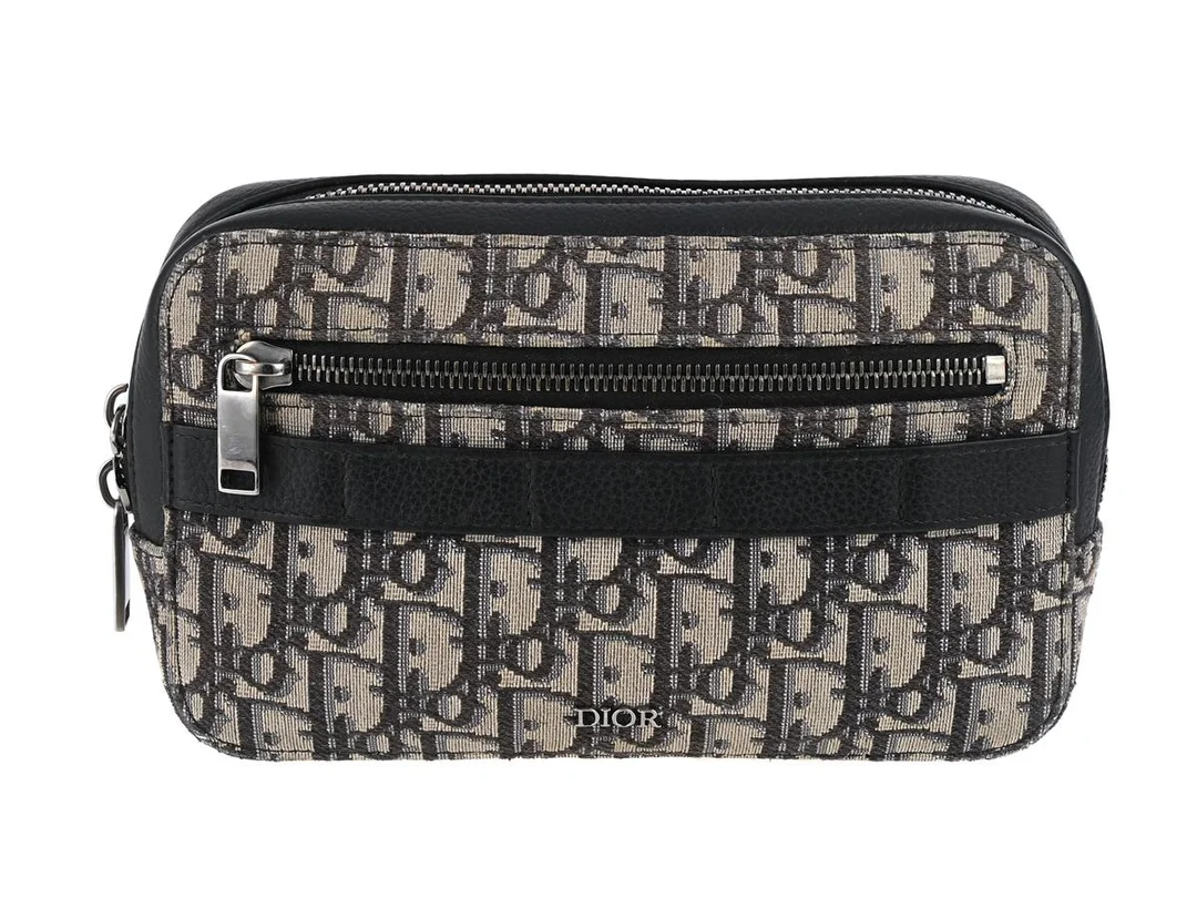 VÄSKA, DIOR, Belt Pouch, Dior monogram, silverfärgade beslag, 21x13x5 cm, tygbälte. — Accessoarer/Väskor — Kaplans