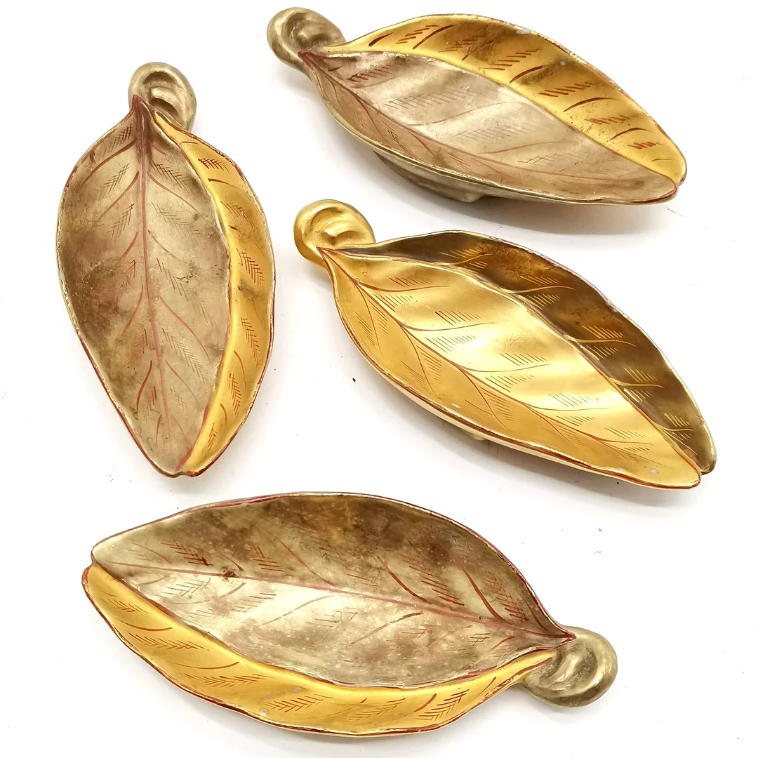 VICTORIAN ROYAL WORCESTER SET OF 4 X LEAF DESIGN DISHES. — European — Acreman St Auctioneers & Valuers