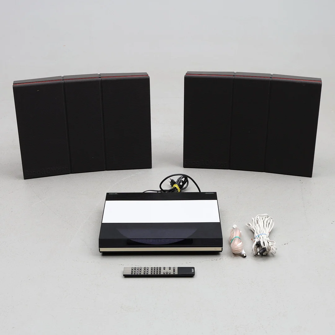 BANG & OLUFSEN. Beocenter 9000, Beogram 9000, med högtalare. — Modern consumer electronics — Gomér & Andersson Jönköping