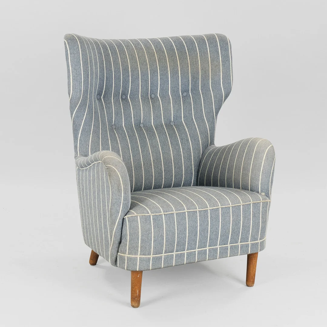 Lænestol betrukket med stribet uldstof, Danmark, ca. 1950'erne. — Armchairs & Chairs — Palsgaard Kunstauktioner