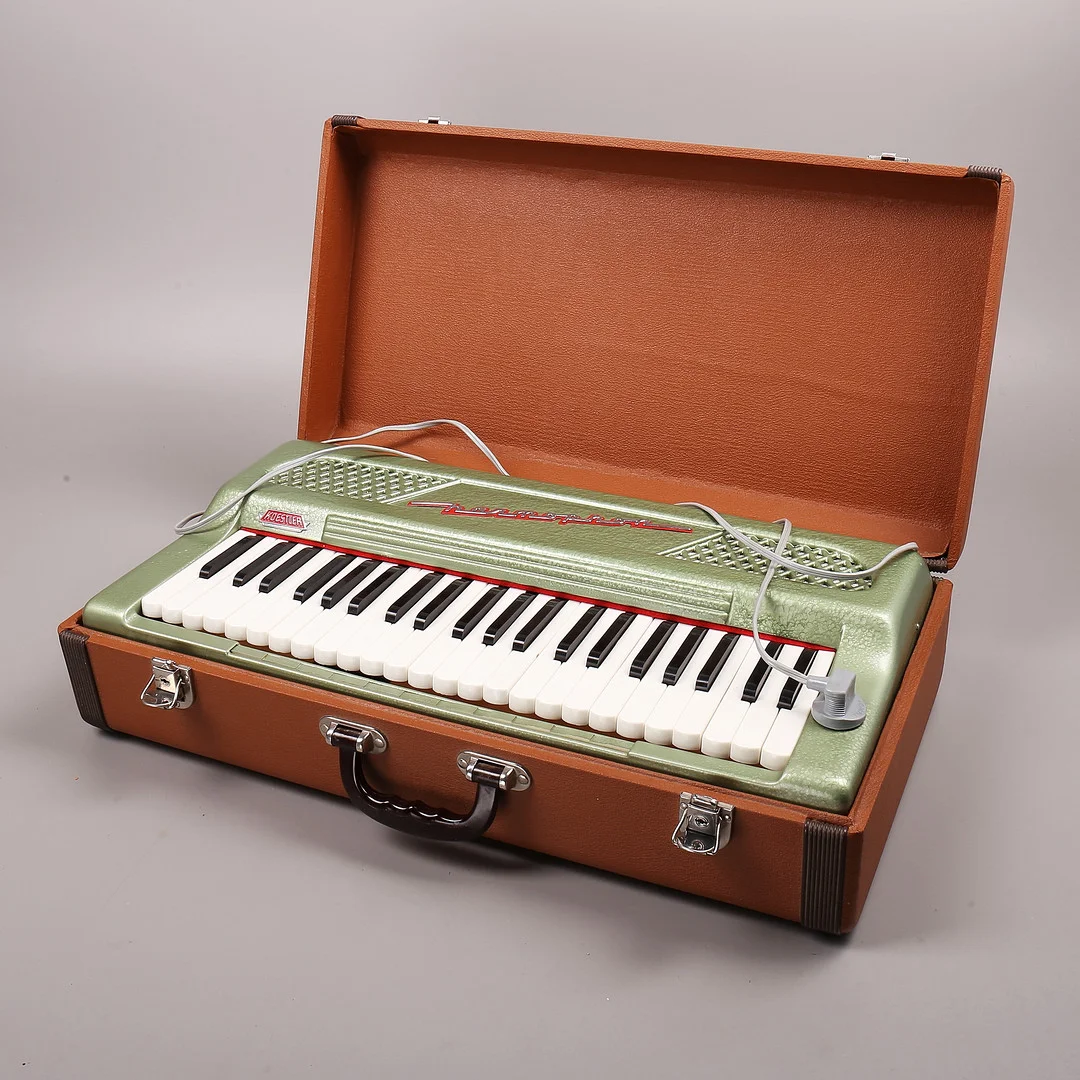HARMONIUM/ELPIANO, Harmophon, Koestler, Tyskland, 1900-talets mitt. — Musical instruments — Växjö Auktionskammare