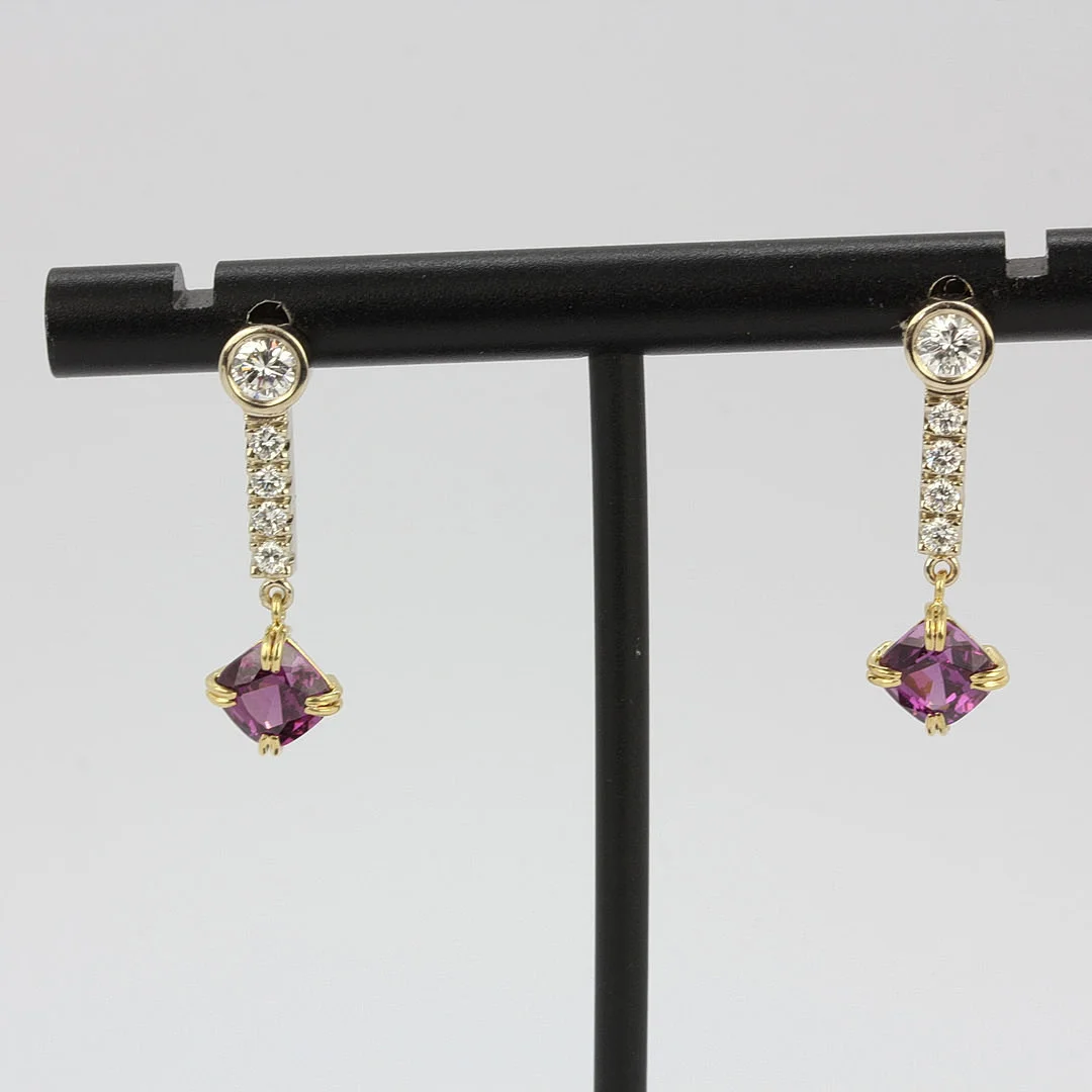 18CT GOLD DIAMOND & GARNET EARRINGS. — Earrings — Chalkwell Auctions