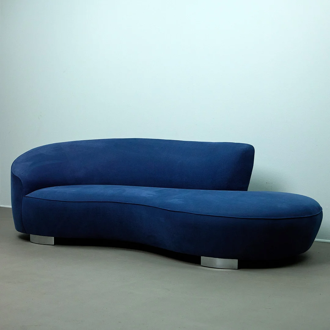 VLADIMIR KAGAN. Sofa Modell „Cloud“, Stoff, USA, zweite Hälfte des 20. Jahrhunderts. — Sofas & Seatings — Rheinveld Auktionen