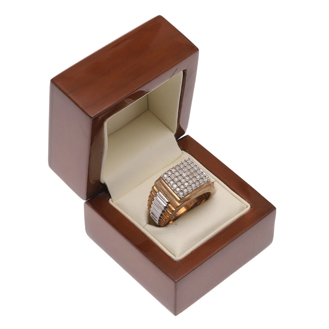A GENTLEMANS 9CT GOLD AND DIAMOND RING. — Rings — Lawrences Auctioneers