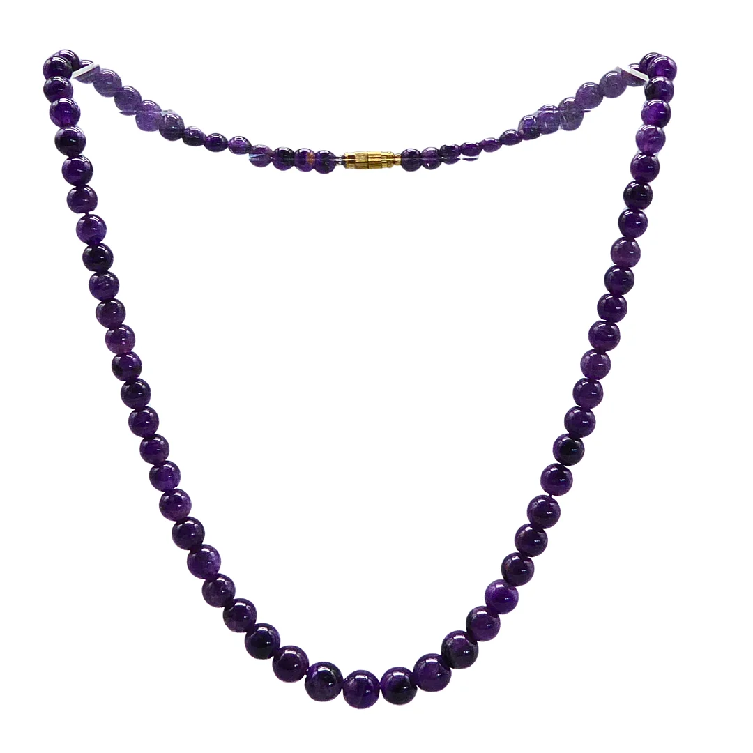 HALSKETTE MIT VIOLETTEN PERLEN. — Necklace — Auktionshaus Stuber's Hammerschlag