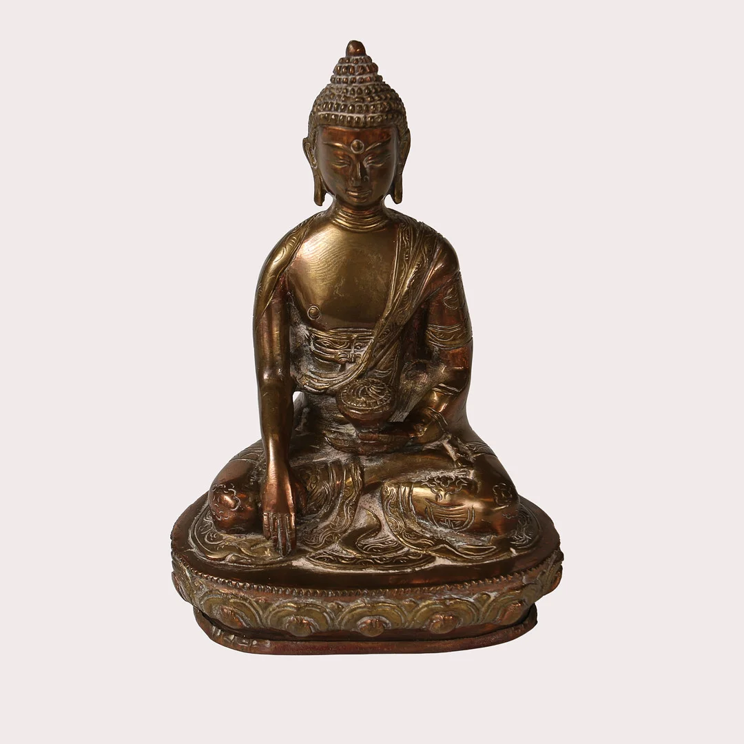 SKULPTUR, i form av en sittande buddha, Shakyamuni, metall, 1900- tal. — Other — Limhamns Auktionsbyrå