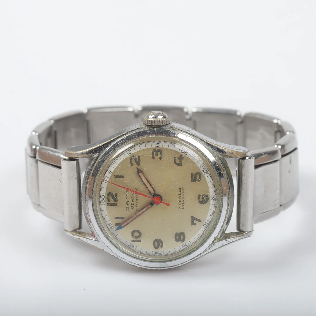 ARMBANDSUR, Daym Automatic, militärmodell, stål, 1900-talets mitt. — Wristwatches — Helsingborgs Auktionskammare