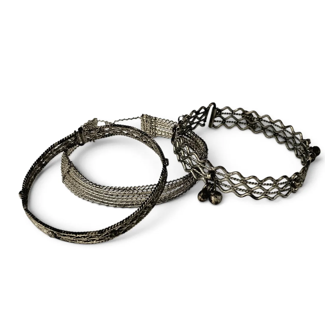 Tres pulseras antiguas nepalíes en metal trabajado. — Bracelets — Arce Auctions