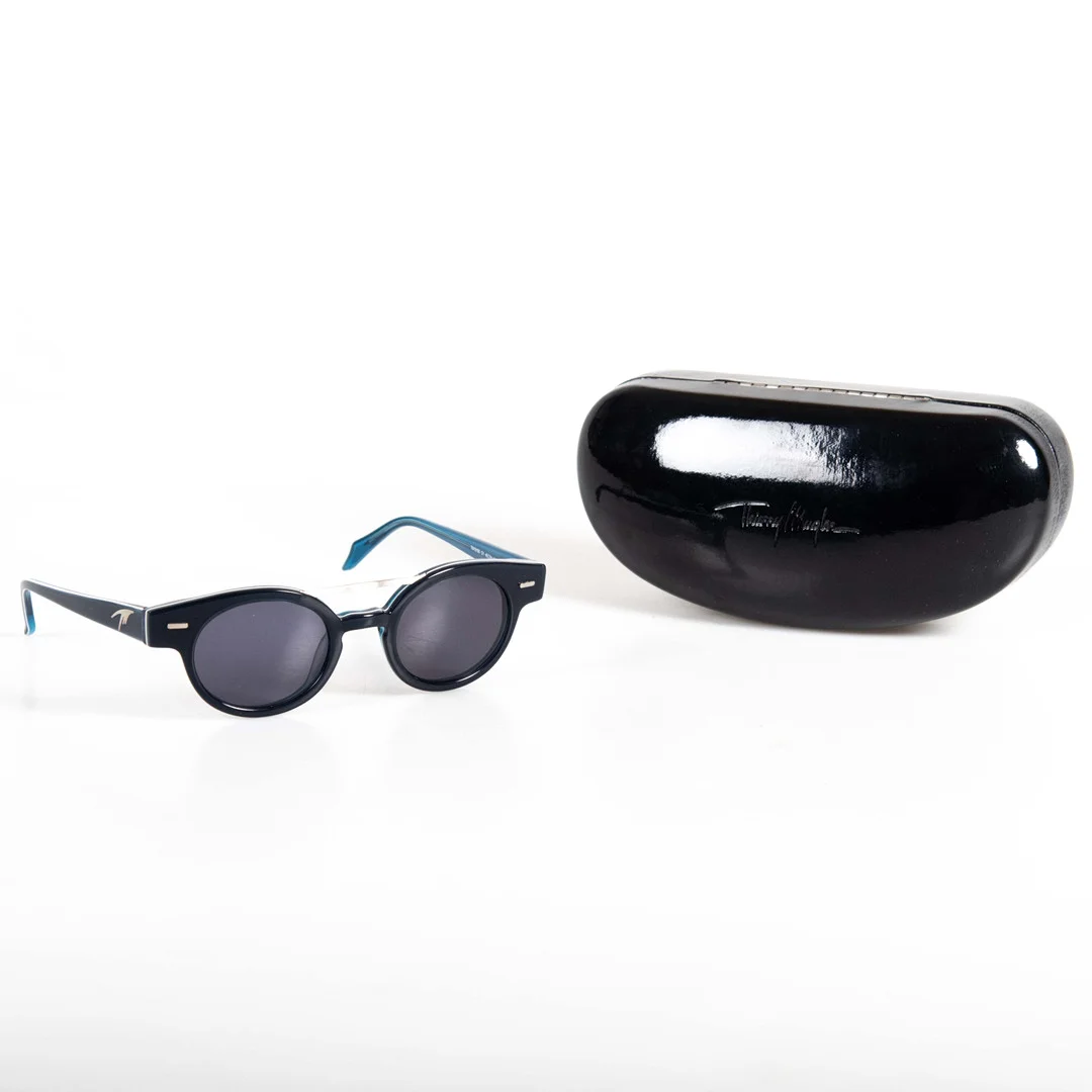 SOLGLASÖGON , Thierry Mugler, TM10190 C1. — Vintage & Designer Fashion — Laholms Auktionskammare