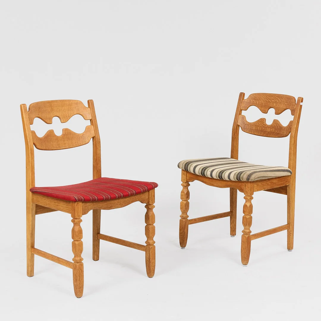 HENRY KJÆRNULF (1911-1975). Et sæt på to "Razorblade" stole af egetræ, EG Kvalitetsmøbel, Danmark, 1960/70'erne, (2). — Armchairs & Chairs — Palsgaard Kunstauktioner