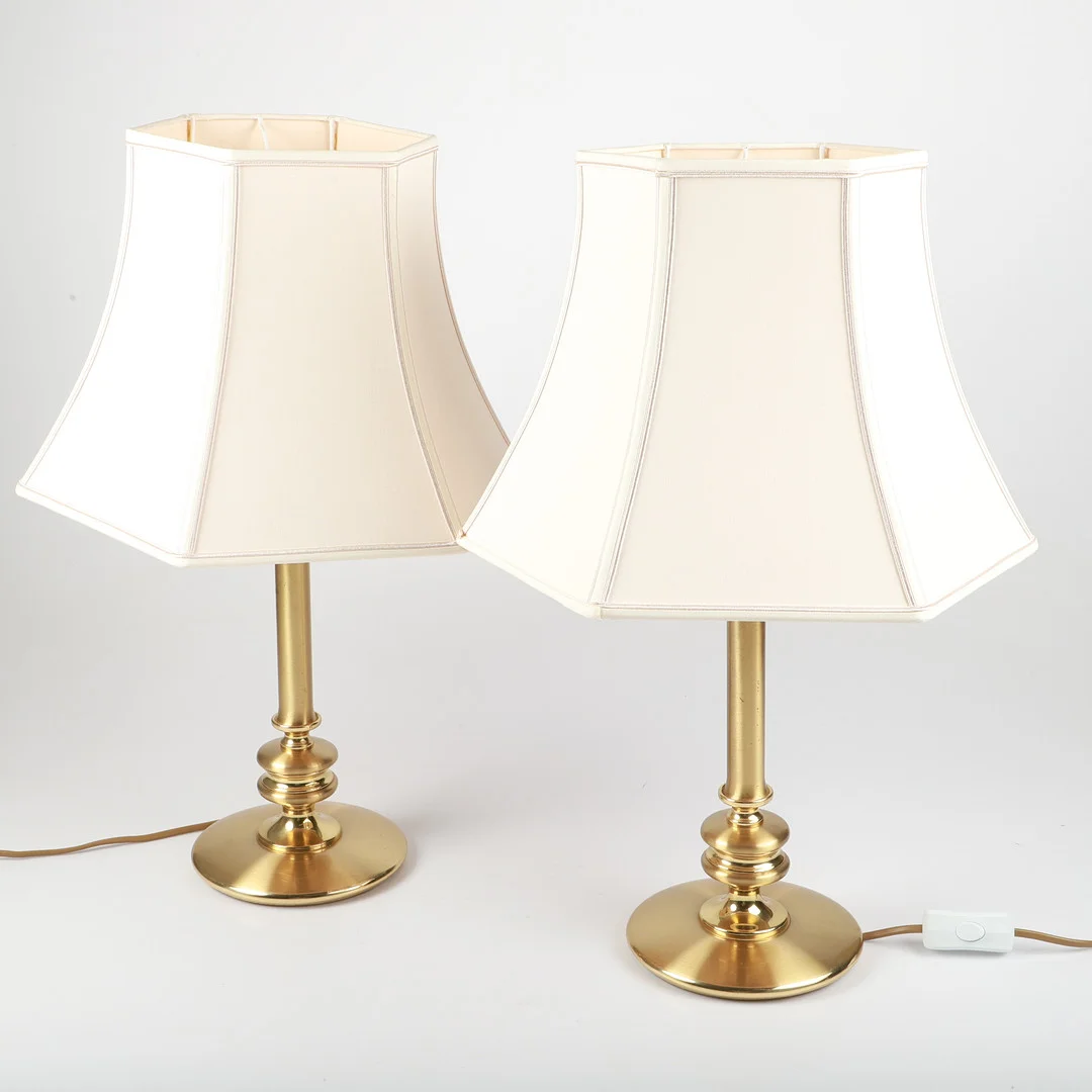 BORDSLAMPOR, 1 par, mässing, 1900-/2000-tal. — Table Lamps — Helsingborgs Auktionskammare