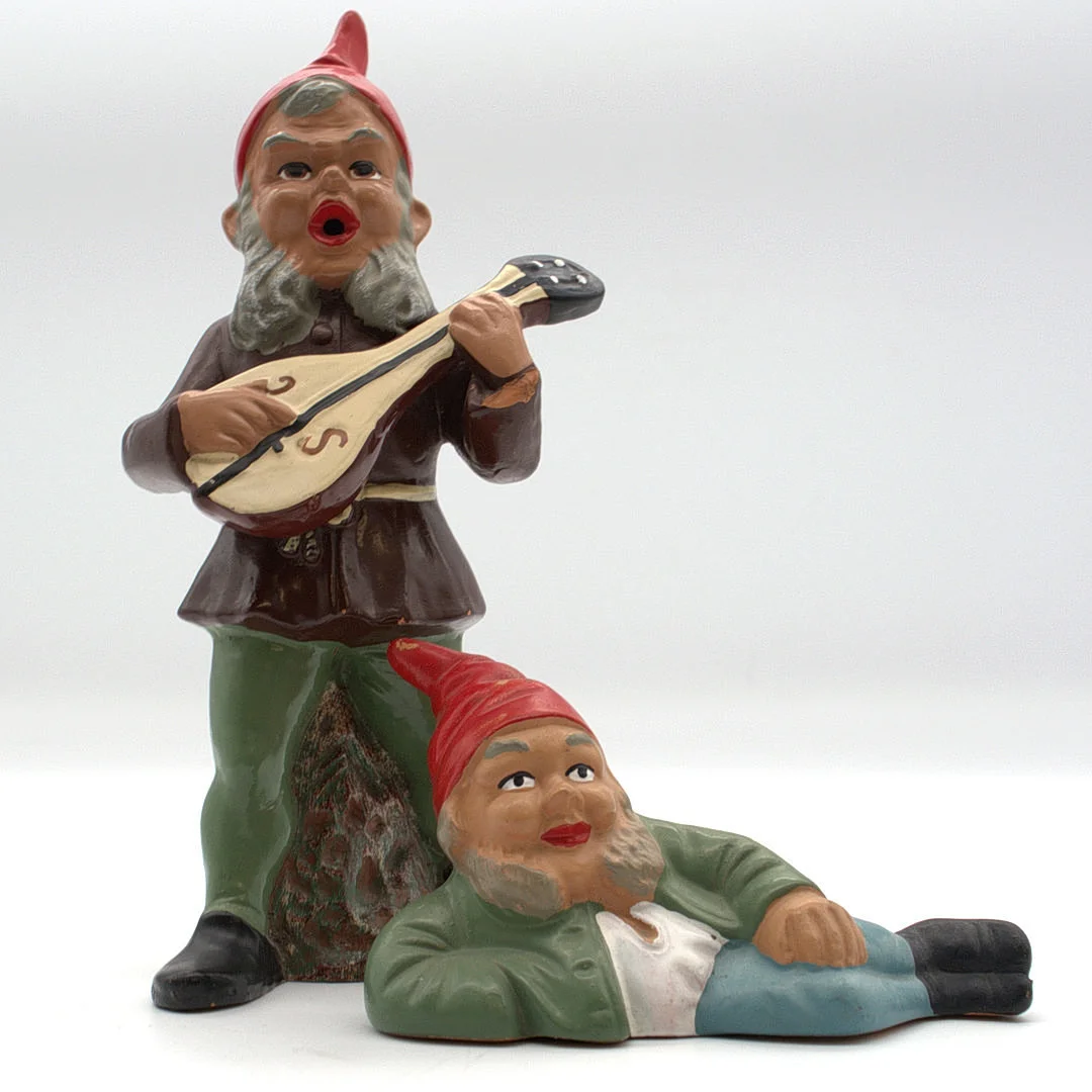 SET AUS ZWEI ZWERGEN, STEINGUT, FARBIG GEFASST, DEUTSCHLAND, SPÄTES 20. JAHRHUNDERT. — European — Kunst- und Auktionshaus Kleinhenz