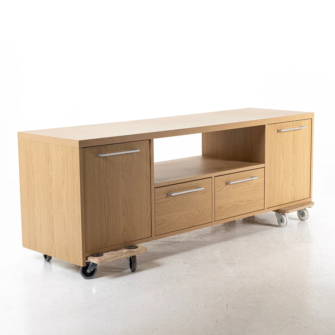 TV-BÄNK, samtida. — Cupboards, Cabinets & Shelves — Handelslagret Auktionsservice