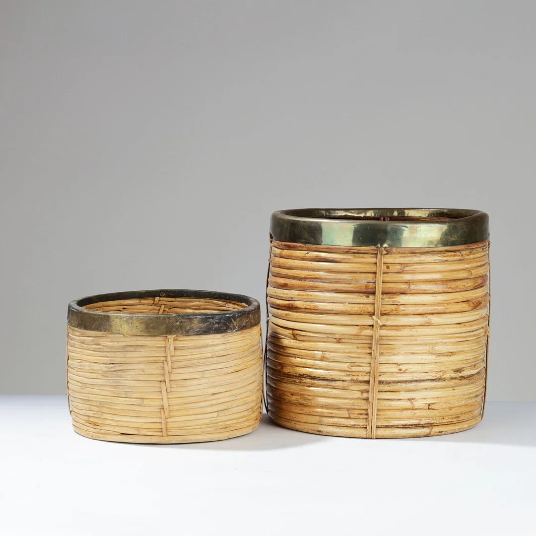 To papirkurve af rattan og messing, Gabriella Crespi stil, (2). — Miscellaneous — Palsgaard Kunstauktioner