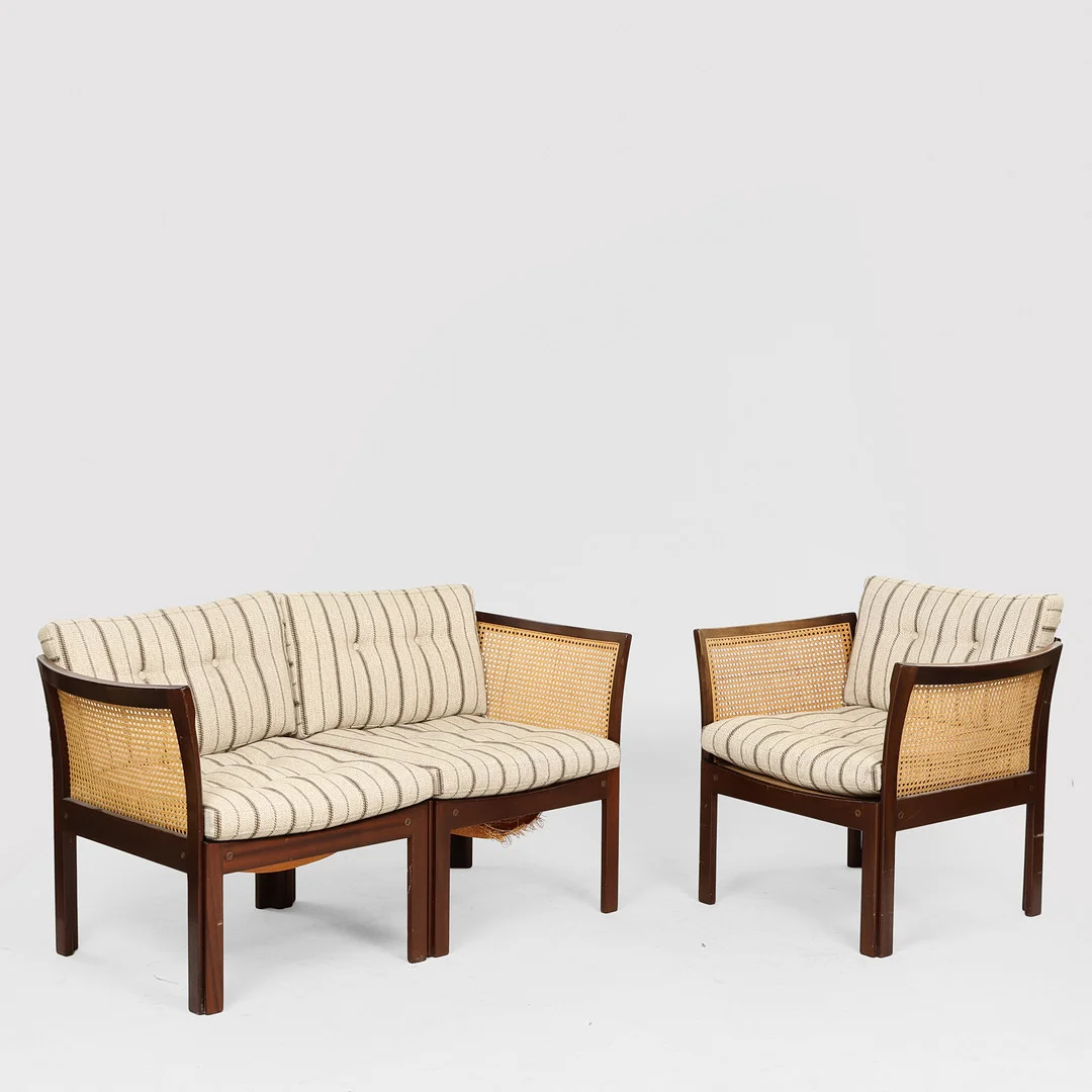ILLUM WIKKELSO. To-pers. sofa samt lænestol af mahogni, 'Model Plexus'. CFC Silkeborg, Danmark (2). — Sofas & Seatings — Palsgaard Kunstauktioner