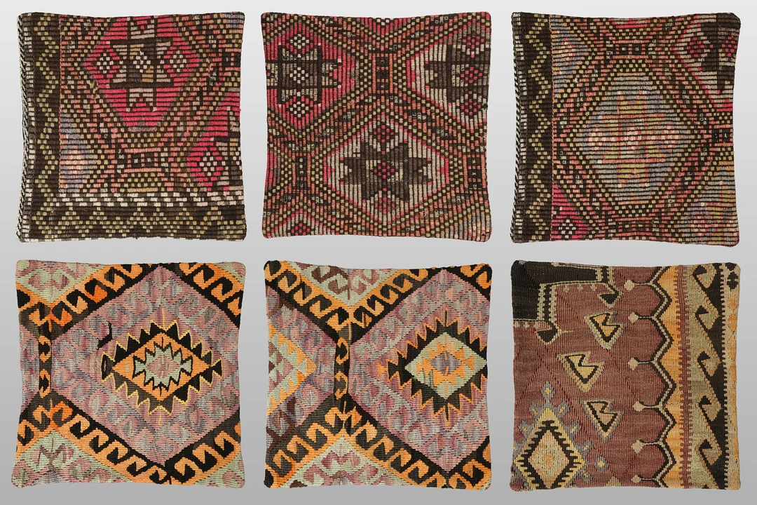 KUDDFODRAL. Parti Kuddfodral 6st, anatoliska Kelim fragment, 50 x 50 cm. — Oriental Carpets & Textiles — Gomér & Andersson Linköping