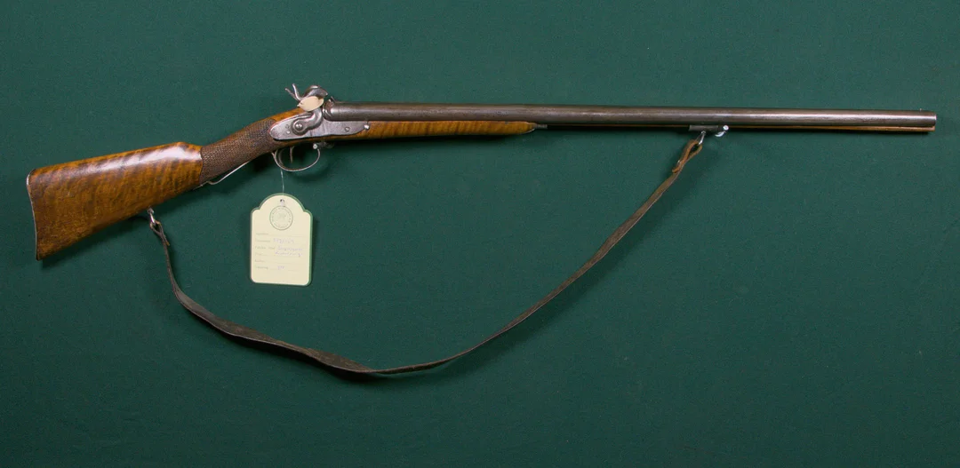 Slaglåsgevär, svenskt, dubbelpipigt, 1800-tal. — Guns & Rifles — Mauritz Widforss
