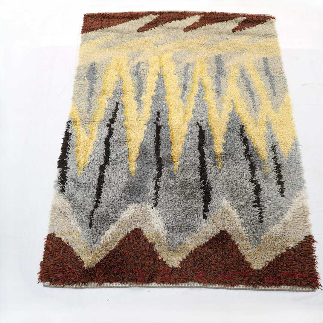 HANDKNUTEN MATTA, Rya. — Carpets — Falun Auktionsbyrå