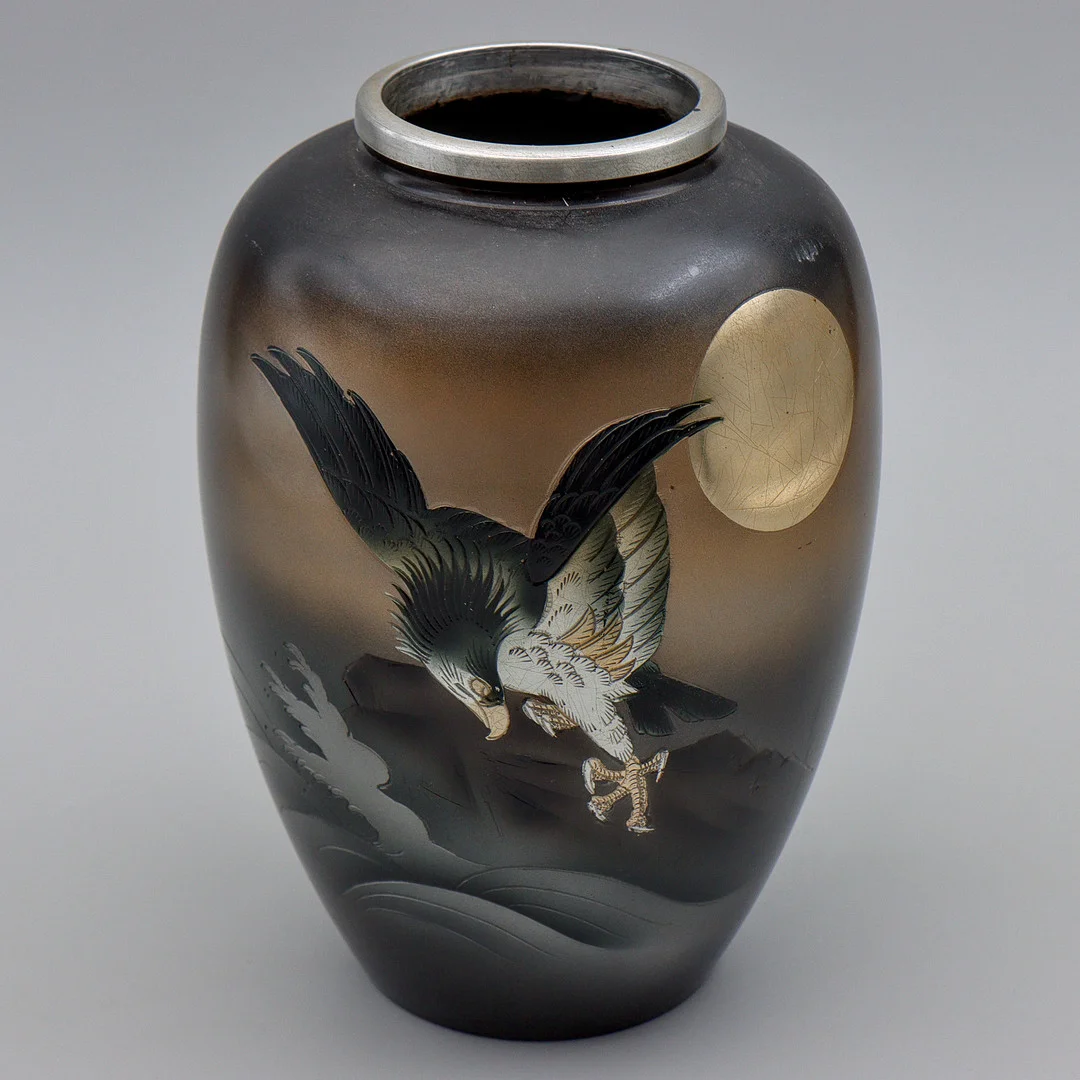 VAS, FUJI TRADING CO. LTD. KOBE YOKOHAMA MOJI JAPAN. — Other metals — Auktionskammaren Sydost Kalmar
