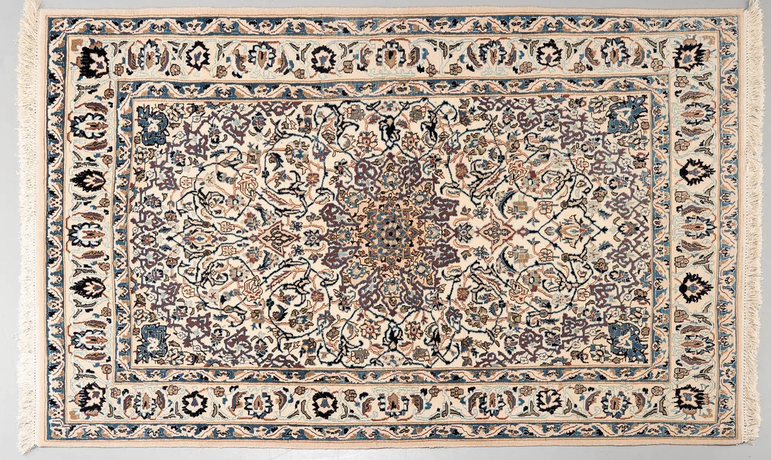 MATTA, Nain, Persisk, 1900-tal. Ull med silke. (204 × 126 cm). — Persian Carpets & Textiles — Norrlands Auktionsverk