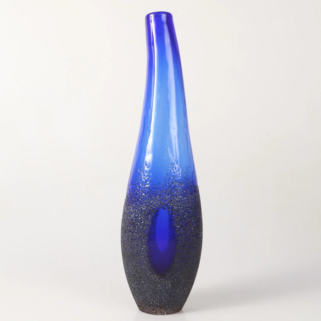 MONICA BACKSTRÖM. VAS, konstglas, Kosta Boda, signerad. — Art glass — Helsingborgs Auktionskammare