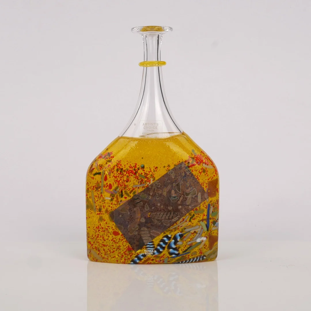 BERTIL VALLIEN. Flaska, konstglas, "Satellite", Kosta Boda, signerad. — Art glass — Auktionsfirma Kenneth Svensson i Kalmar