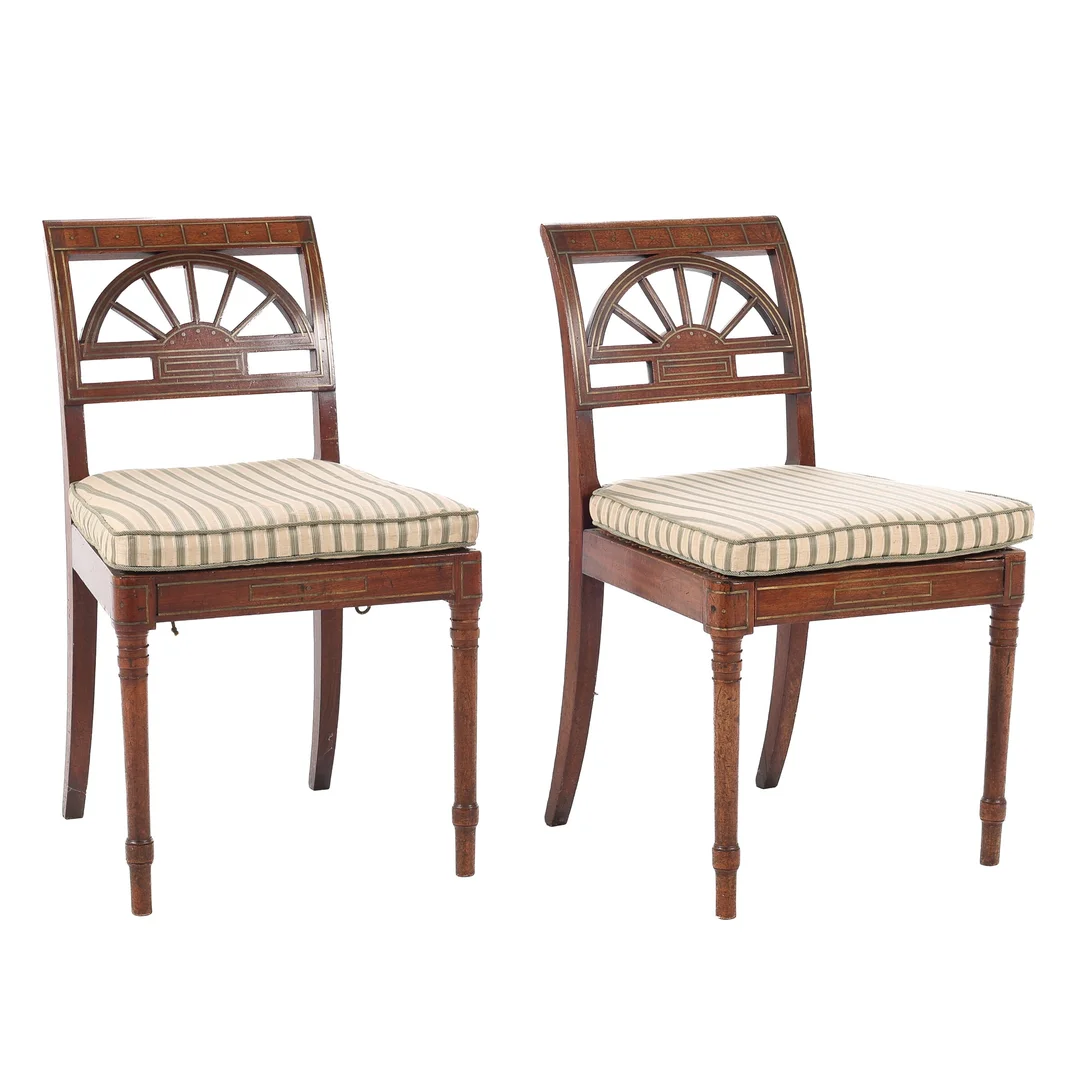 A pair of empire chairs with brass inlays, 19th century (2) — Furniture/Chairs — Lauritz