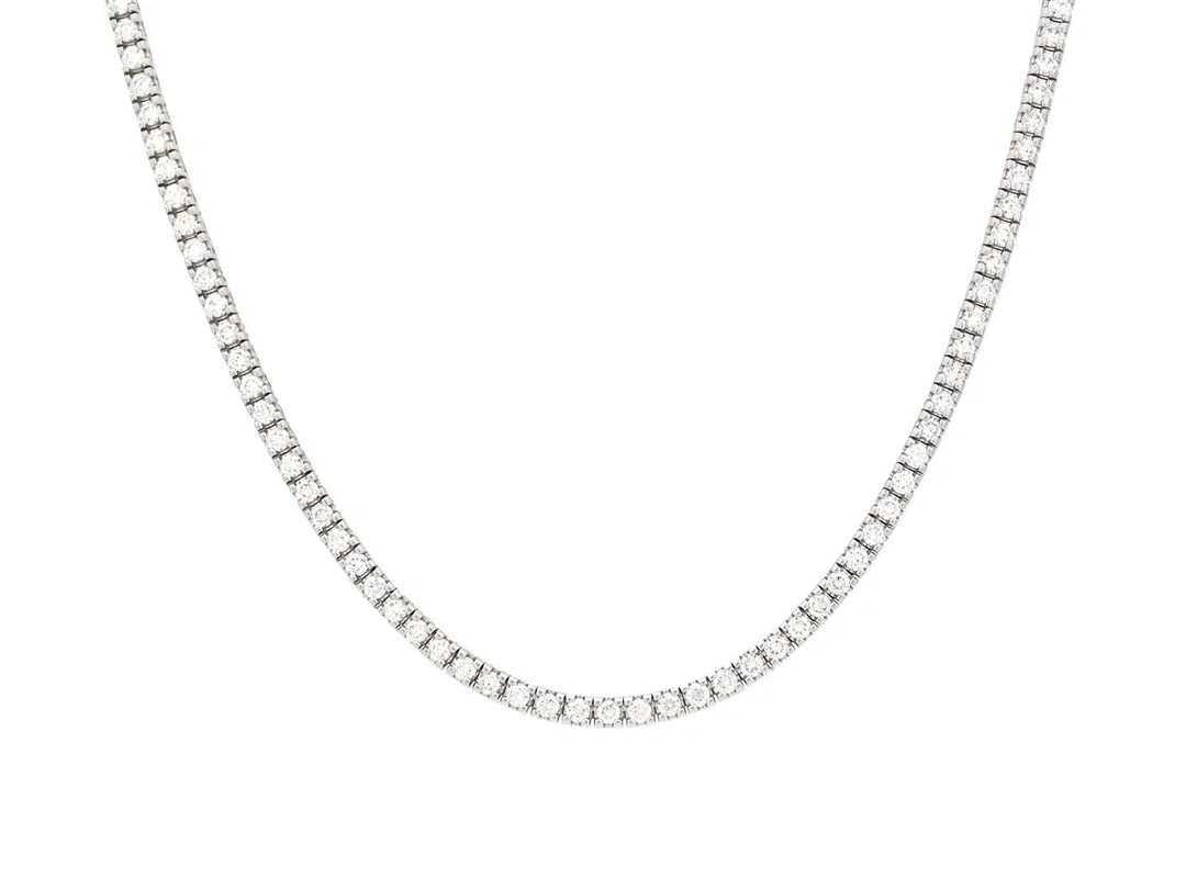 RIVIERECOLLIER, 18K vitguld, 217 briljantslipade diamanter ca 4,64 ctv, ca TW-TC/VVS-VS, längd 48 cm, vikt 24,4 g, enstaka diamanter med nagg på kulett. — Smycken/Collier — Kaplans