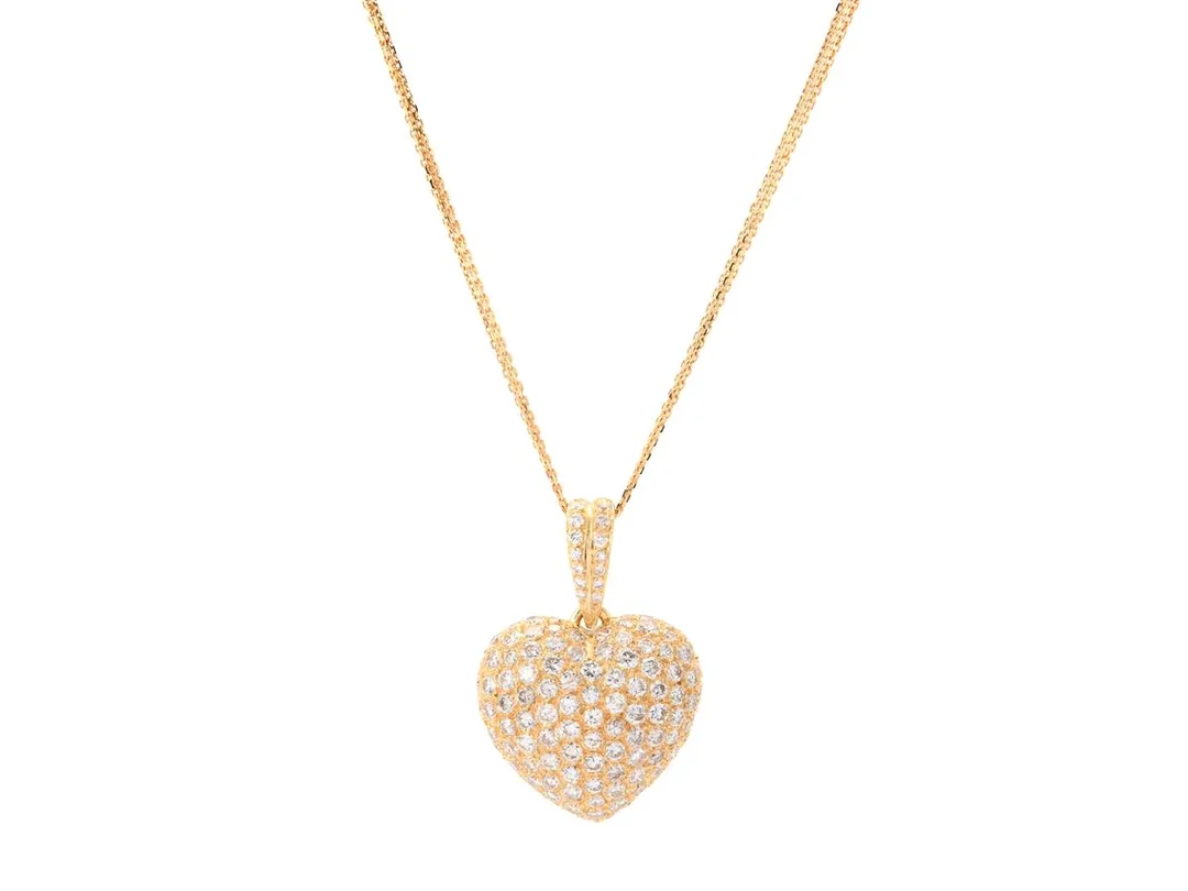 HÄNGE/KEDJA, hjärta, 18K guld, briljantslipade diamanter ca 3,00 ctv, ca TW-TCa/SI-P, höjd 28 mm, 3-radig ankarlänk, längd 47 cm, vikt 11,4 g, några diamanter har nagg. — Smycken/Hänge med kedja — Kaplans
