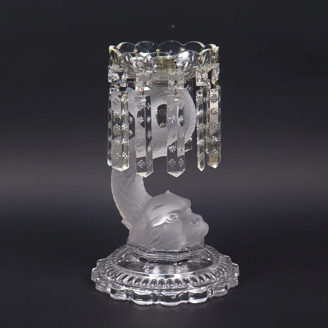 LJUSSTAKE, Baccarat, glas med slipade prismor, 1900-talets första hälft. — Table Lamps — Markus Auktioner