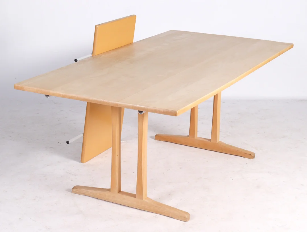 Børge Mogensen. Shaker table in solid beech, model C18 with extension leaf (2). — Furniture/Dining tables, dining room furniture — Lauritz