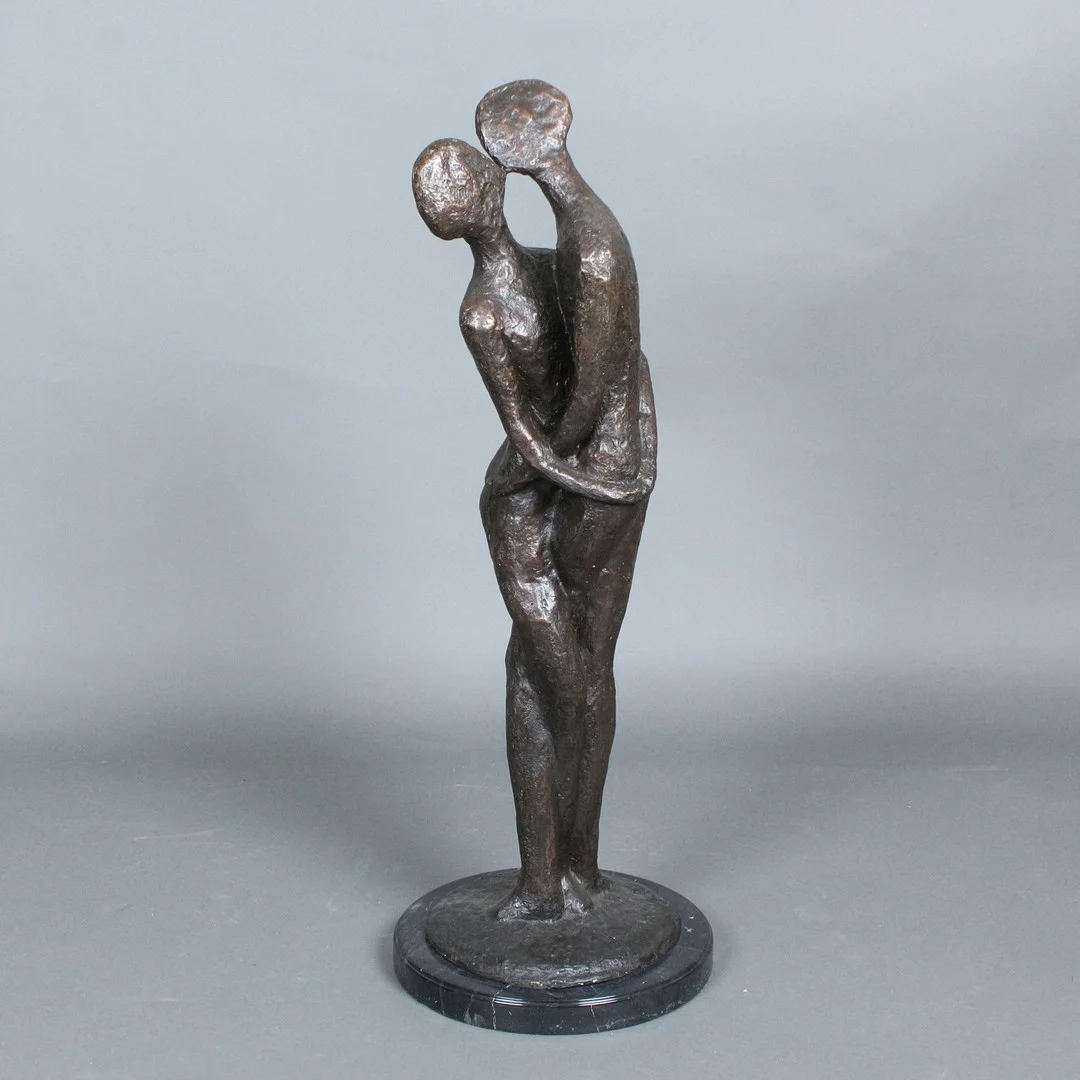 UNBEKANNTER KÜNSTLER. Große Bronzefigur auf Marmorsockel "Die Liebenden". — Sculptures & Bronzes — Stockholms Auktionsverk Düsseldorf/Neuss