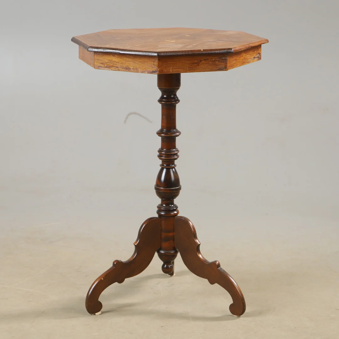 BORD, mahogny, 1900-talets första hälft. — Tables — Helsingborgs Auktionskammare